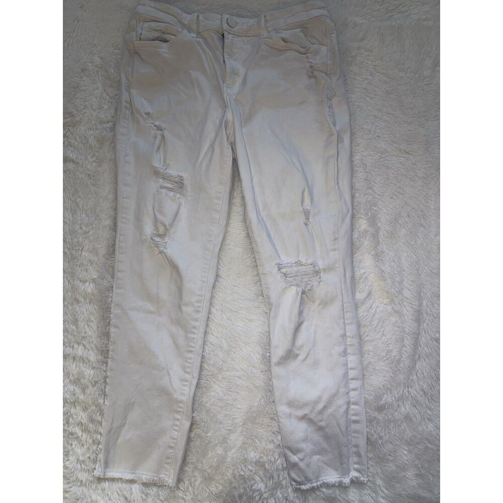 So Sz. 11 30W “ High Rise Crop” White Ripped Jeans. Raw Hem. Cute, Comf